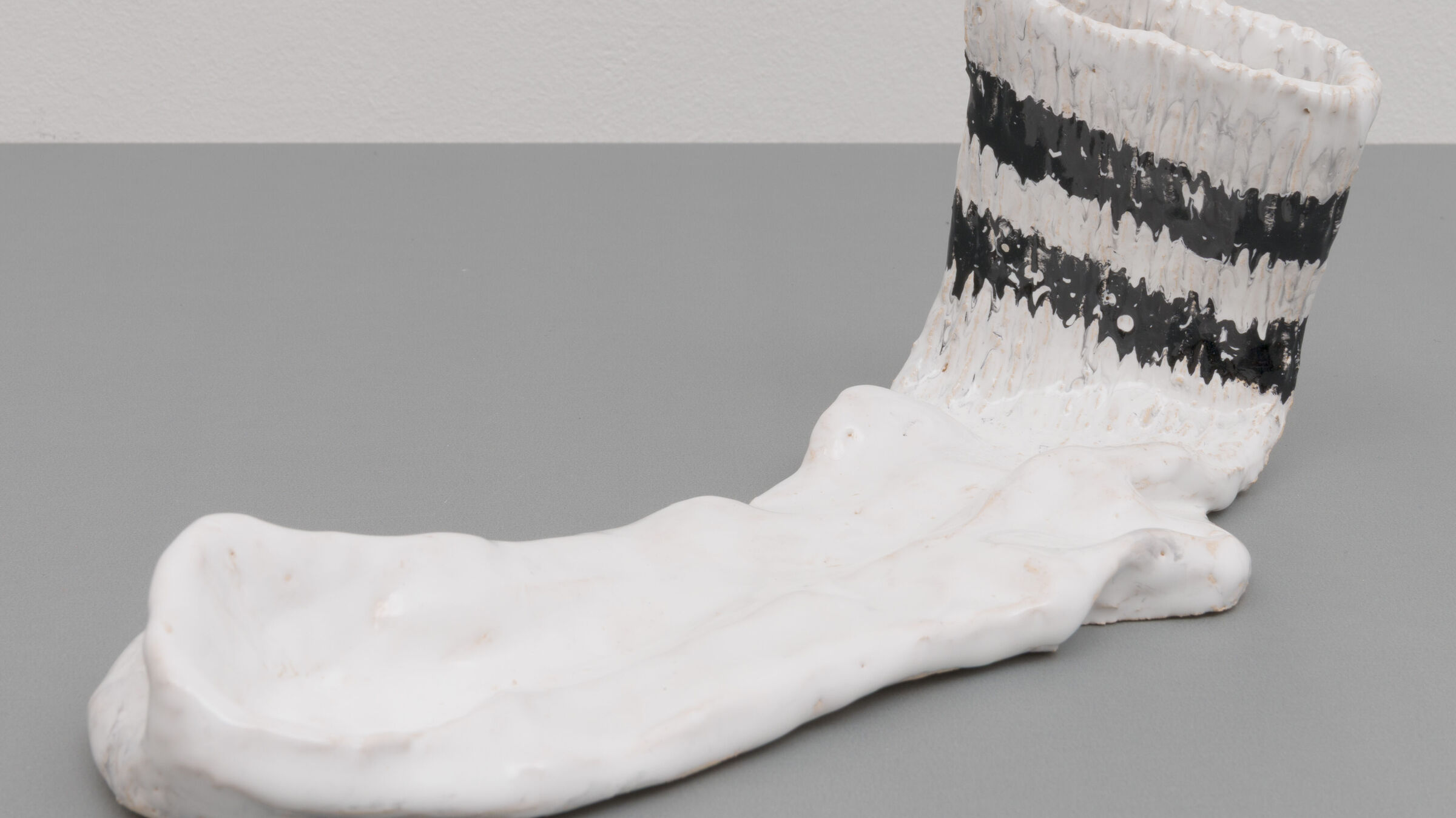 Janis Löhrer, Tennissocke No. 3, 2024 Foto: Courtesy Galerie Thomas Fuchs, Stuttgart © 2025, ProLitteris, Zurich