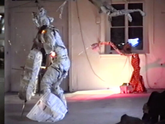 Mo Diener, Damenball, 1989, Performance mit Cello, Videostill © Mo Diener Mo Diener, Damenball, 1989, Performance mit Cello, Videostill © Mo Diener