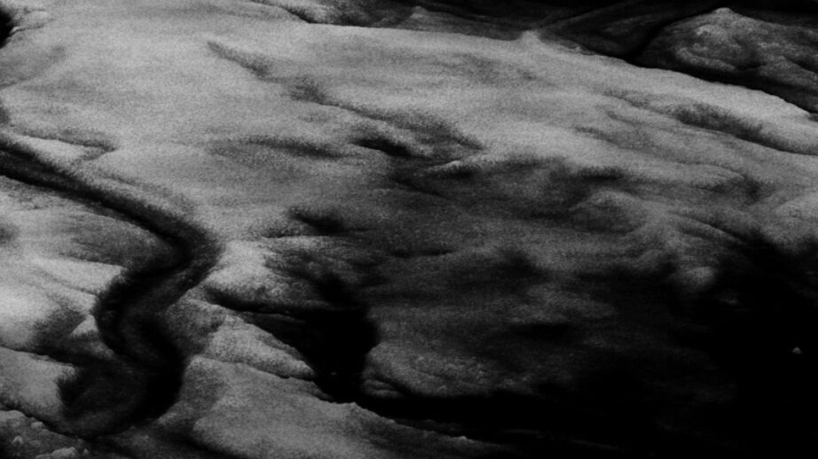 Mo Diener, Hologramm – Die Archäologin, 2026, Holographische Projektion, Stereosound, Videostill, © Mo Diener Mo Diener, Hologramm – Die Archäologin, 2026, Holographische Projektion, Stereosound, Videostill, © Mo Diener